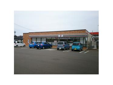 セブンイレブン三条下坂井店：452m