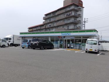 ファミリーマート川之江町店：199m