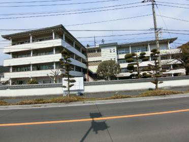 岩国市立岩国図書館：351m