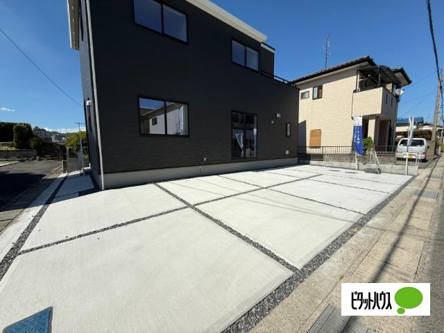 並列の広々駐車場