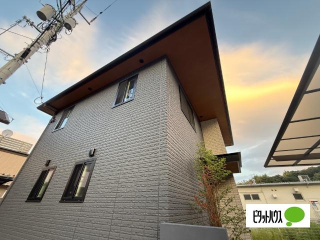 黒色のかっこいい外観