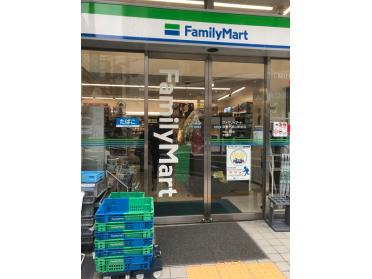 ファミリーマート阪急千里山駅前店：111m