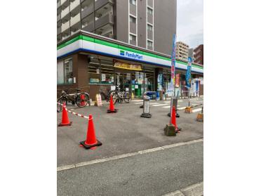 ファミリーマート博多駅南2丁目店：122m