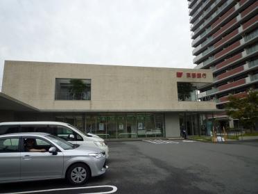 京都銀行六地蔵支店：592m