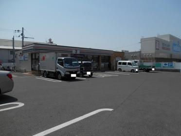 セブンイレブン城陽平川店：568m