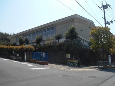 宇治市立広野中学校：672m