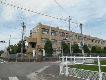 城陽市立寺田西小学校：587m