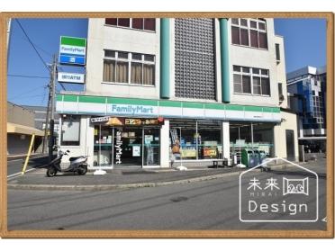 ファミリーマート富野荘駅前店：869m