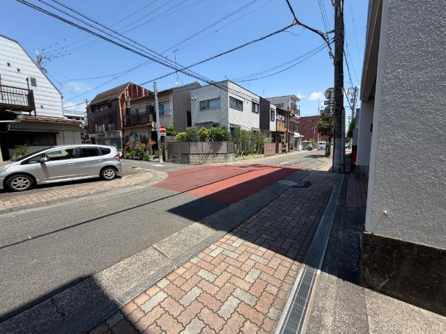 ハイコーポ八千代町（303） 前面道路含む現地写真