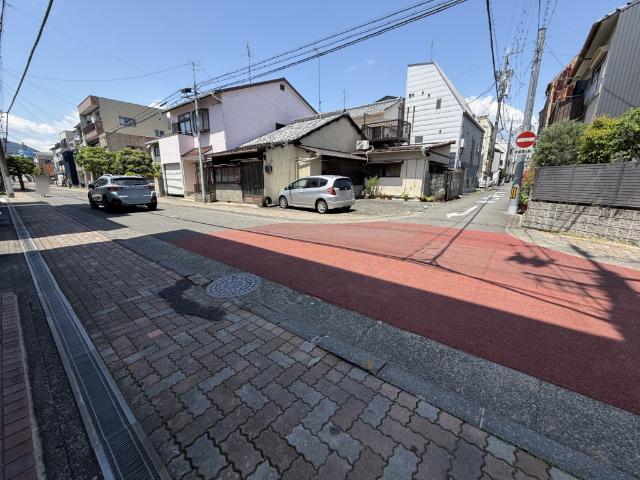 ハイコーポ八千代町（303） 前面道路含む現地写真