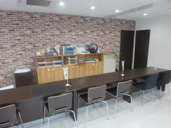 店内は広めでキッズルームもあります