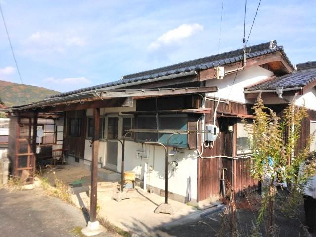 懐かしい佇まいの古民家。