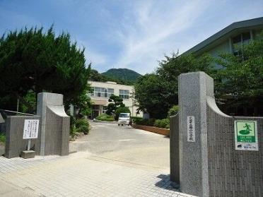 勝山小学校：2600m