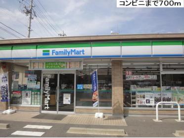 ファミリーマート中川助光店：700m