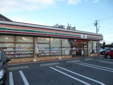 ファミリーマート　中之町店：650m