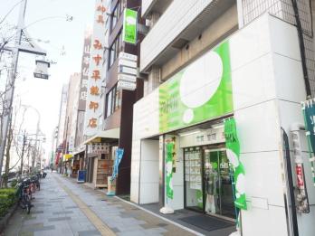 稲荷町駅を出て徒歩2分!