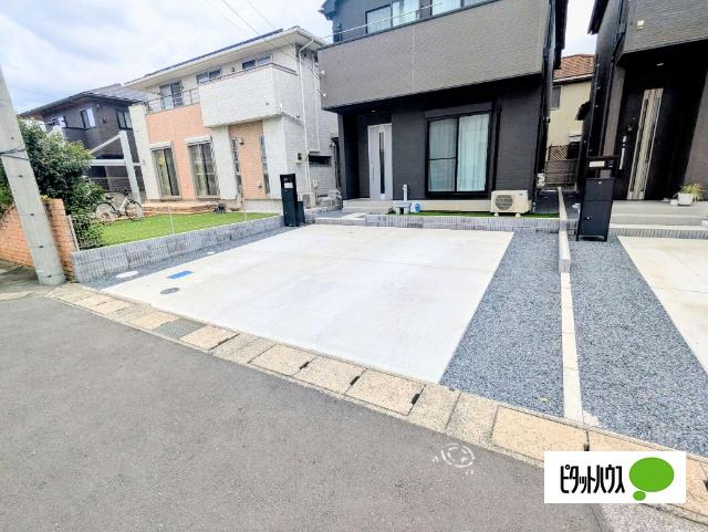 車種により3台駐車も可能です!