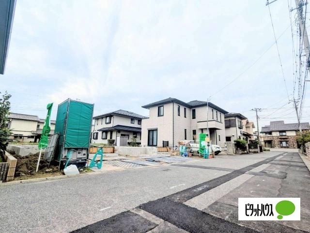 前面道路も広く、閑静な住宅街です