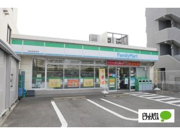 ファミリーマート桜本町駅前店：163m