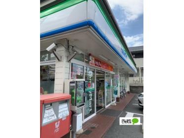 ファミリーマート山下通店：74m