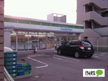 ファミリーマート桜本町駅前店：240m