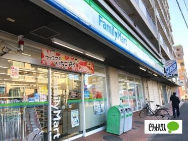 ファミリーマート川名駅前店：206m