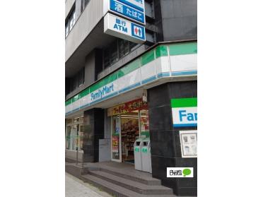 ファミリーマート西本町二丁目店：355m