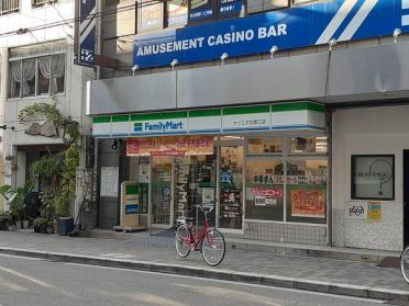 ファミリーマートマツエダ北堀江店：175m