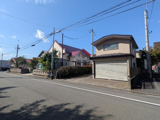 前面道路は7.6〜7.9mの秋田市道