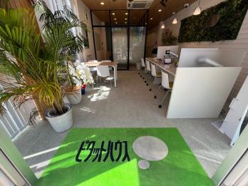 思わず入りたくなるようなお店を目指してます!