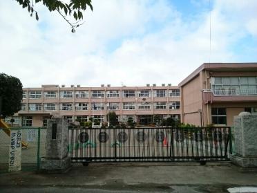 藤岡市立第二小学校：850m