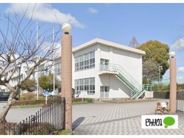 富士宮市立富士根南小学校：817m