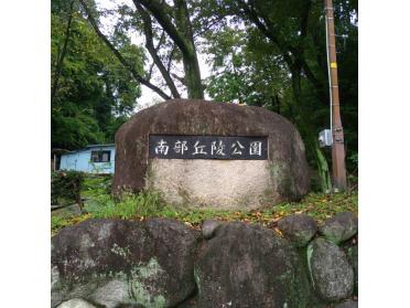 四日市市立南中学校：698m