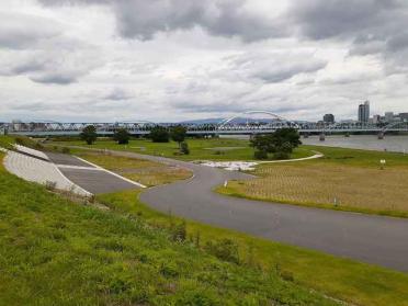 淀川河川公園：407m