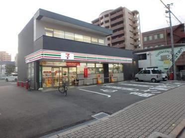 セブンイレブン大阪中津南店：378m