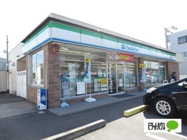 ファミリーマート中前川町店：1415m