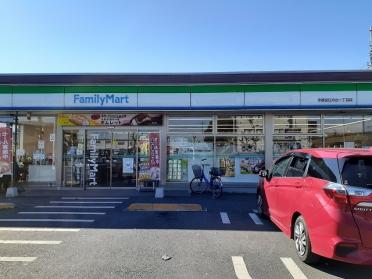 ファミリーマート日の出一丁目店：150m