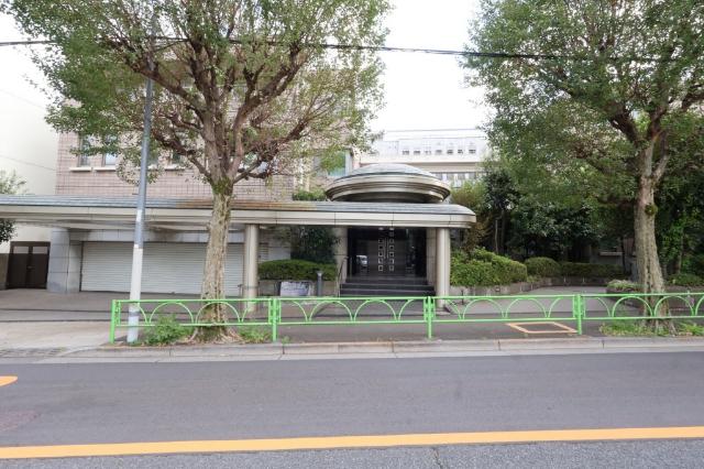 ?緑豊かな植栽と調和した美しい外観が魅力です?