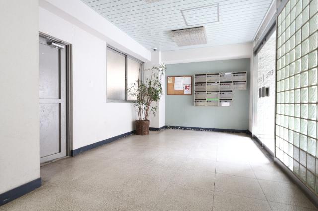 ☆開放感あるエントランスが住まう方をやさしく迎えます☆