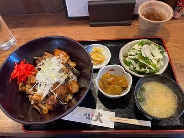 ボリュームたっぷり焼き鳥丼