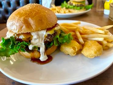 ハンバーガーです! ハンバーガーです!