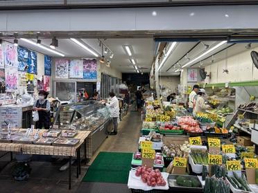 地域に根差した八百屋さん。おでんも店頭販売! 地域に根差した八百屋さん。おでんも店頭販売!