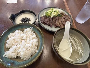 牛タンとろろ定食