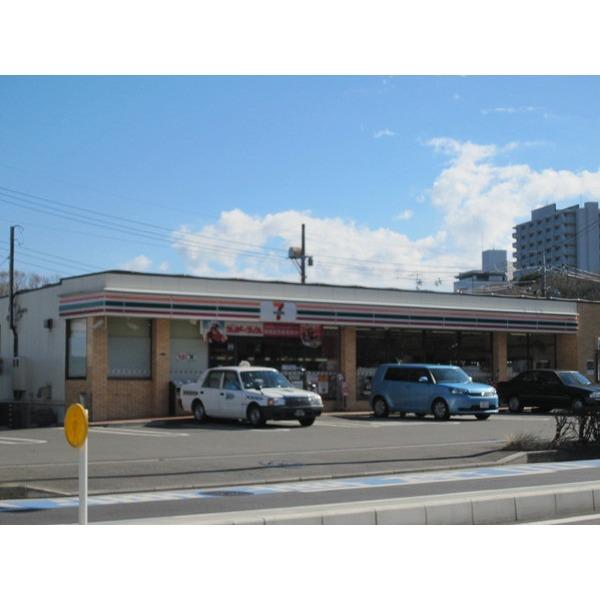 セブンイレブン横浜荏田東4丁目店：175m