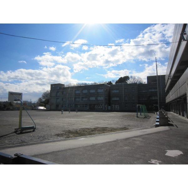 横浜市立荏田東第一小学校：569m