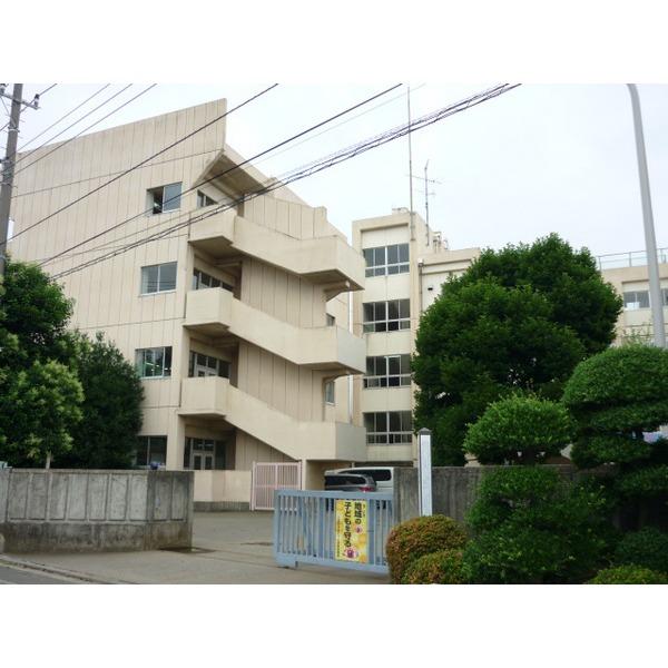 三芳町立竹間沢小学校：758m
