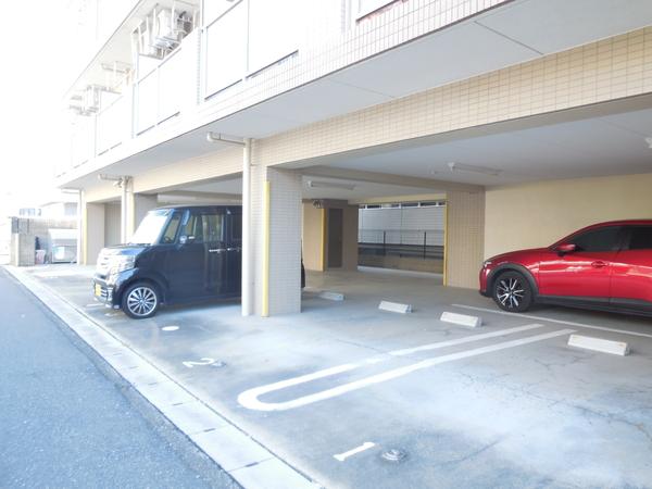 アクア・ヴォーチェ（0402） 駐車場