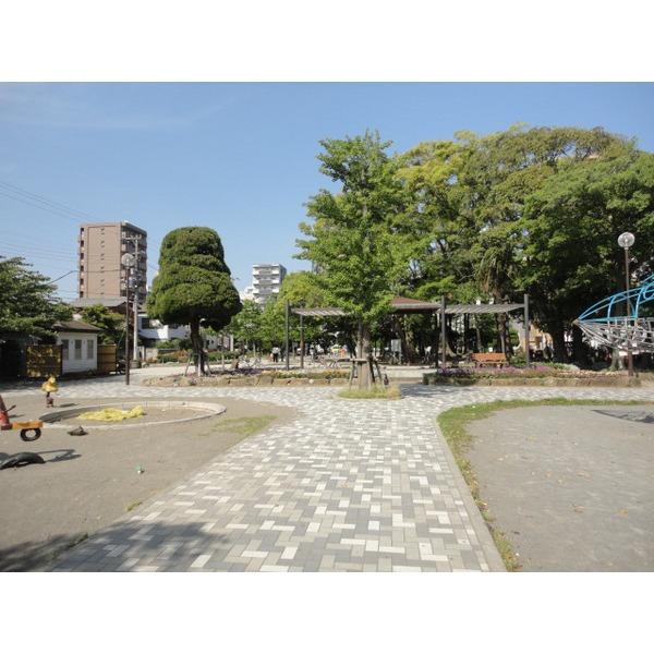 行徳駅前公園：973m