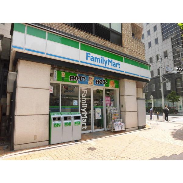 ファミリーマート茅場町駅東店：42m