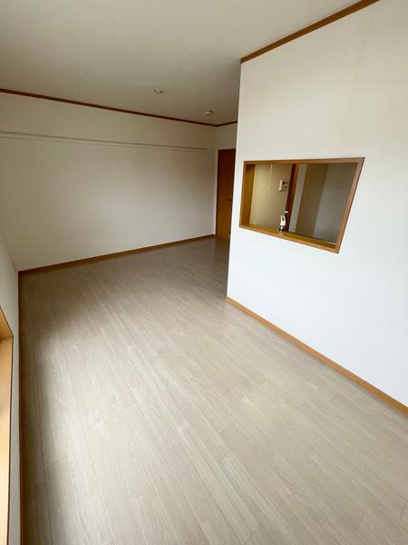 ファミーユ成田　壱番館（0203） リビング